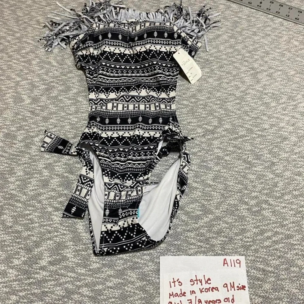 Black/White swimsuit with ruffles. Made Korea 9M=girl 7-8 years‎ old. SKU -A119